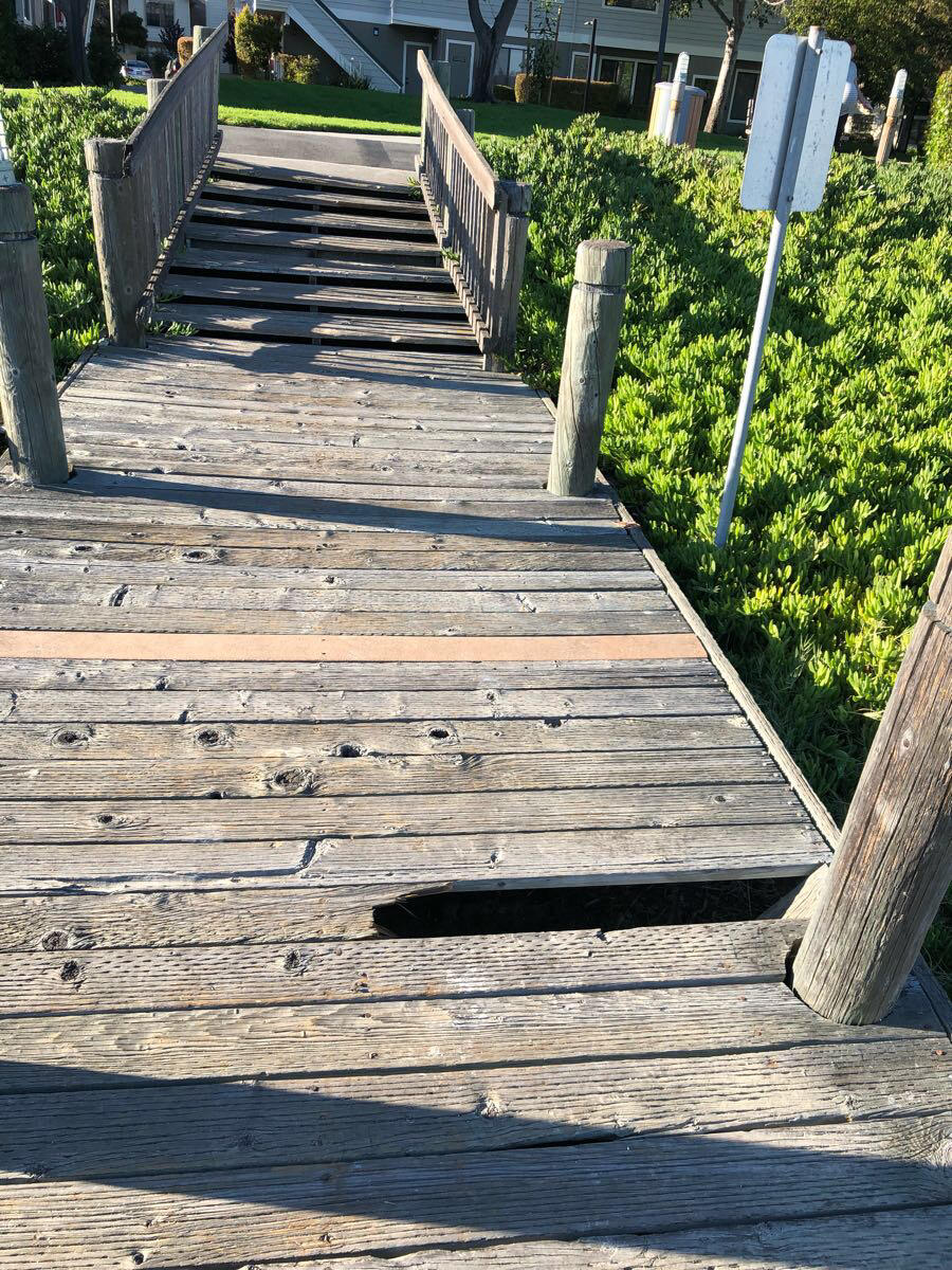 Edgewater Isle dock has 2 holes