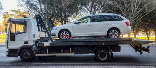 Edgewater Isle tows cars